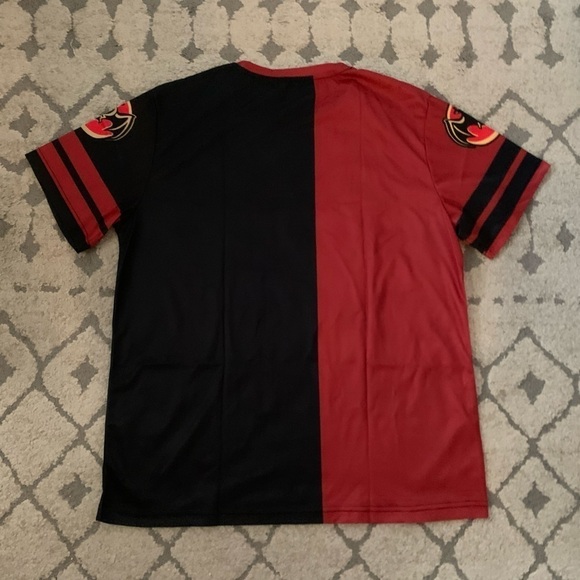 Red & Black Bat Men’s XL Shirt - Picture 8 of 9